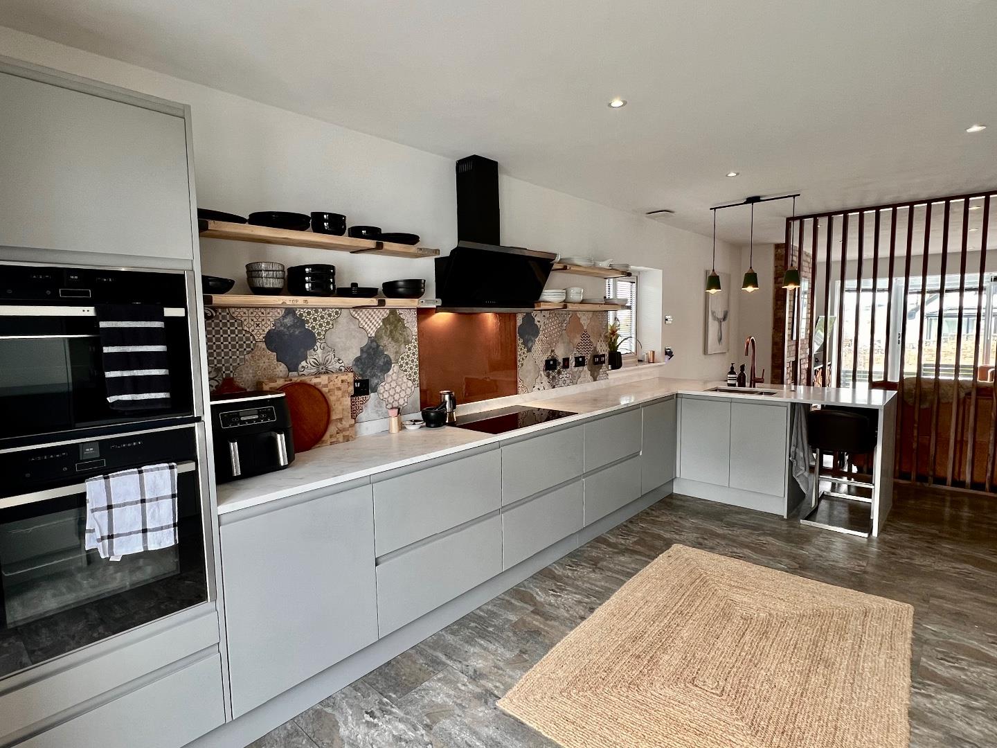 Seaview Drive, Ogmore-By-Sea, Vale of Glamorgan, CF32 0PB